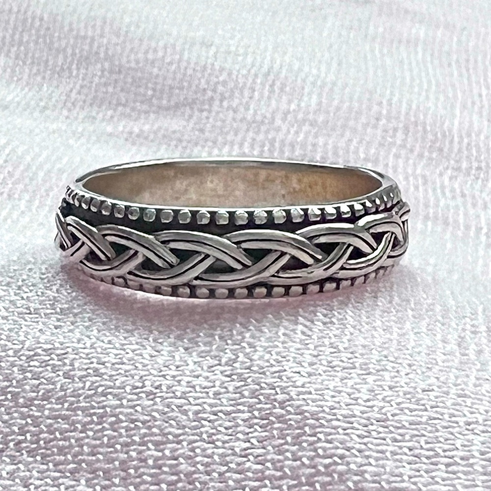 Sterling Silver Celtic Knot Fidget Ring. NWOT. Size 6.